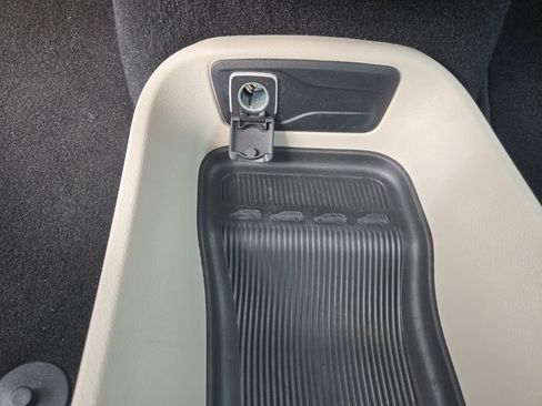 Used 2024 Chrysler Pacifica Touring-L FWD image 27
