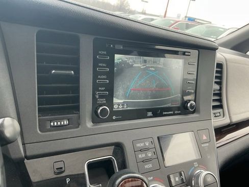 Used 2018 Toyota Sienna Limited Premium image 18
