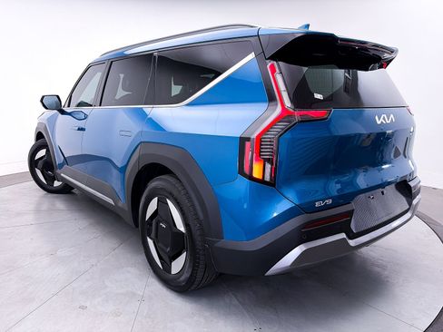 Certified 2024 Kia EV9 Wind AWD/4WD image 2