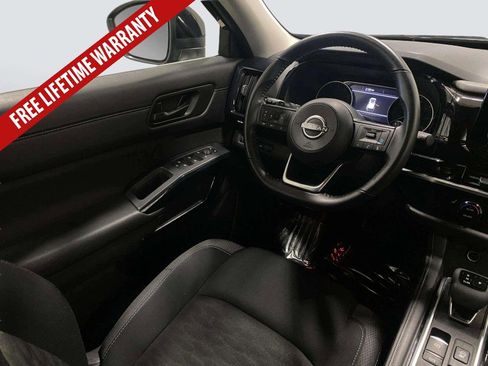 Used 2025 Nissan Pathfinder SV FWD image 21