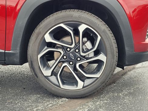 Used 2025 Chevrolet Trax RS w/ Sunroof Package FWD image 10