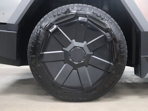 Used 2024 Tesla Cybertruck AWD Crew Cab image 27