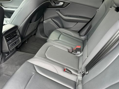 Used 2021 Audi Q8 Premium image 5