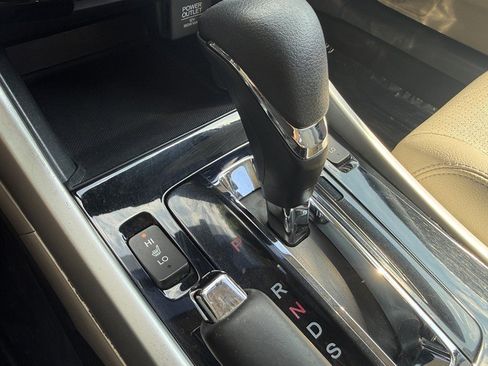 Used 2016 Honda Accord Touring image 30