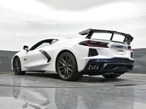 Used 2023 Chevrolet Corvette Stingray Premium Cpe w/ Z51 Performance Package RWD image 39