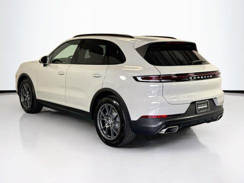 Certified 2025 Porsche Cayenne image 3