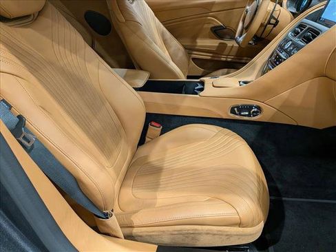 Used 2023 Aston Martin DB11 Coupe image 22