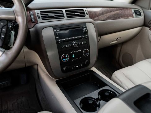 Used 2011 GMC Yukon SLT w/ SLT Chrome Package image 24