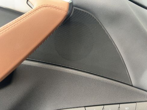 Used 2022 Audi e-tron Premium Plus w/ Premium Plus Package image 30