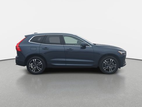 Used 2021 Volvo XC60 T5 Momentum w/ Premium Package image 4