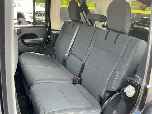Used 2024 Jeep Wrangler Unlimited AWD/4WD image 19