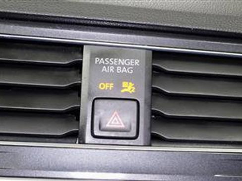 Used 2019 Volkswagen Tiguan SE image 17