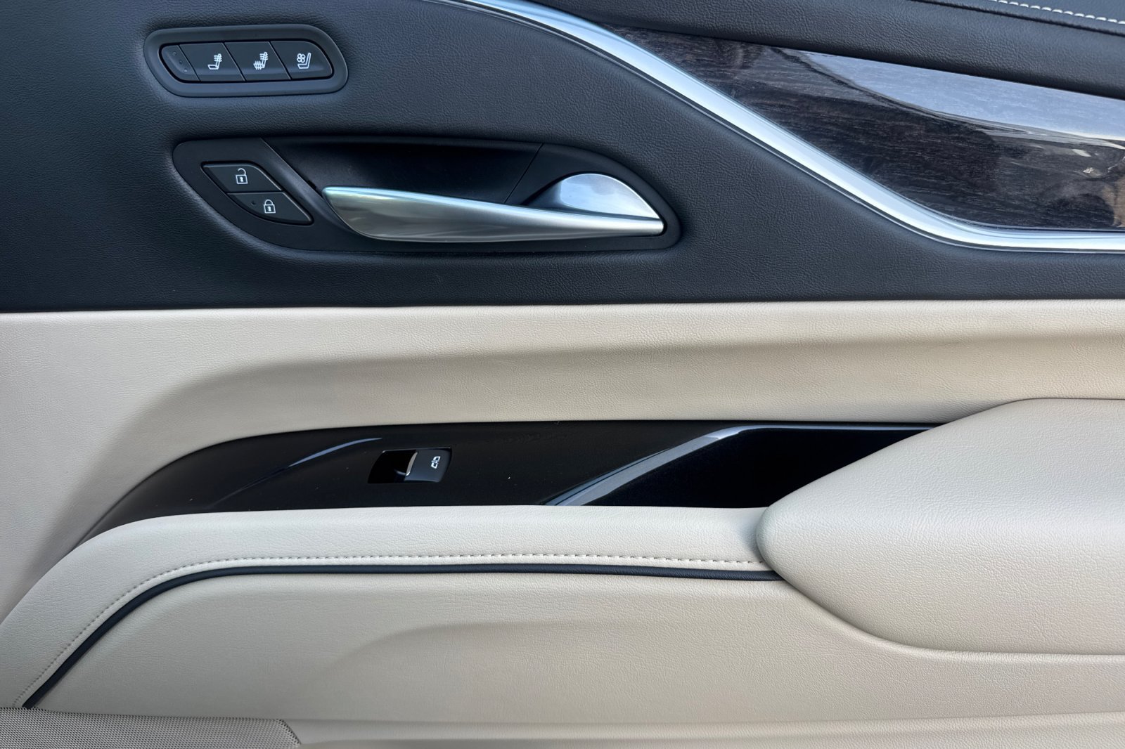 Certified 2023 Cadillac Escalade Premium Luxury AWD/4WD image 21
