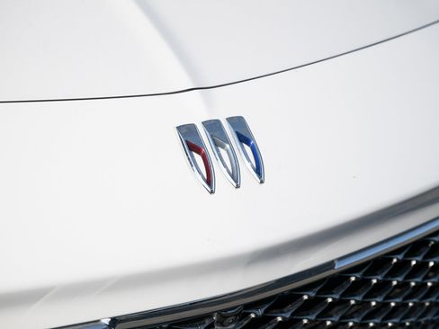 Used 2025 Buick Encore GX Avenir w/ Avenir Technology Package image 10