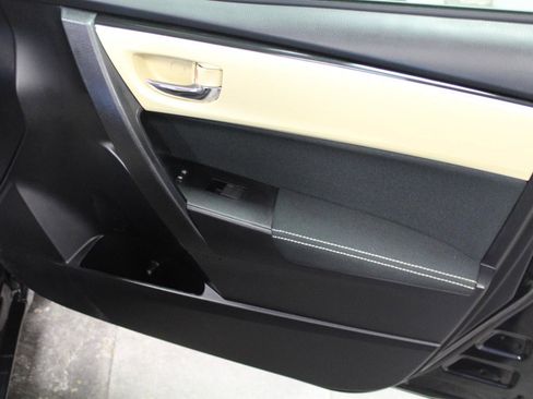 Used 2017 Toyota Corolla LE image 23