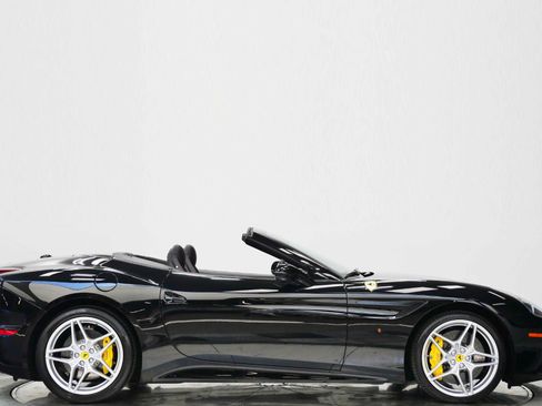 Used 2015 Ferrari California T RWD image 2