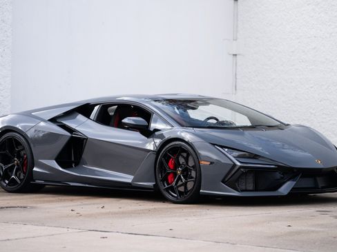 Used 2024 Lamborghini Revuelto image 8
