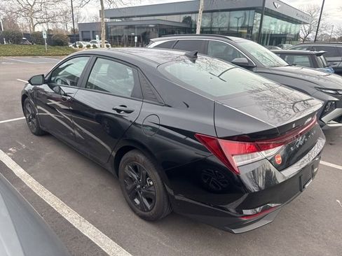 Used 2023 Hyundai Elantra SEL image 7