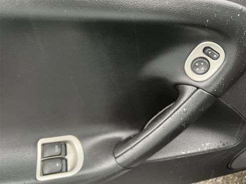 Used 2008 Pontiac Solstice GXP image 12