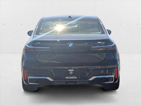Used 2024 BMW i7 M70 w/ Premium Package image 8
