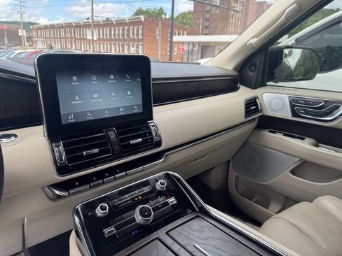 Used 2018 Lincoln Navigator Reserve w/ Technology Package AWD/4WD image 19