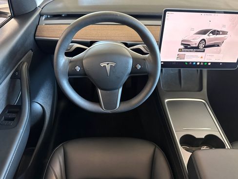 Used 2022 Tesla Model Y Long Range AWD/4WD image 30