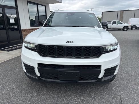 Used 2023 Jeep Grand Cherokee L Laredo AWD/4WD image 10