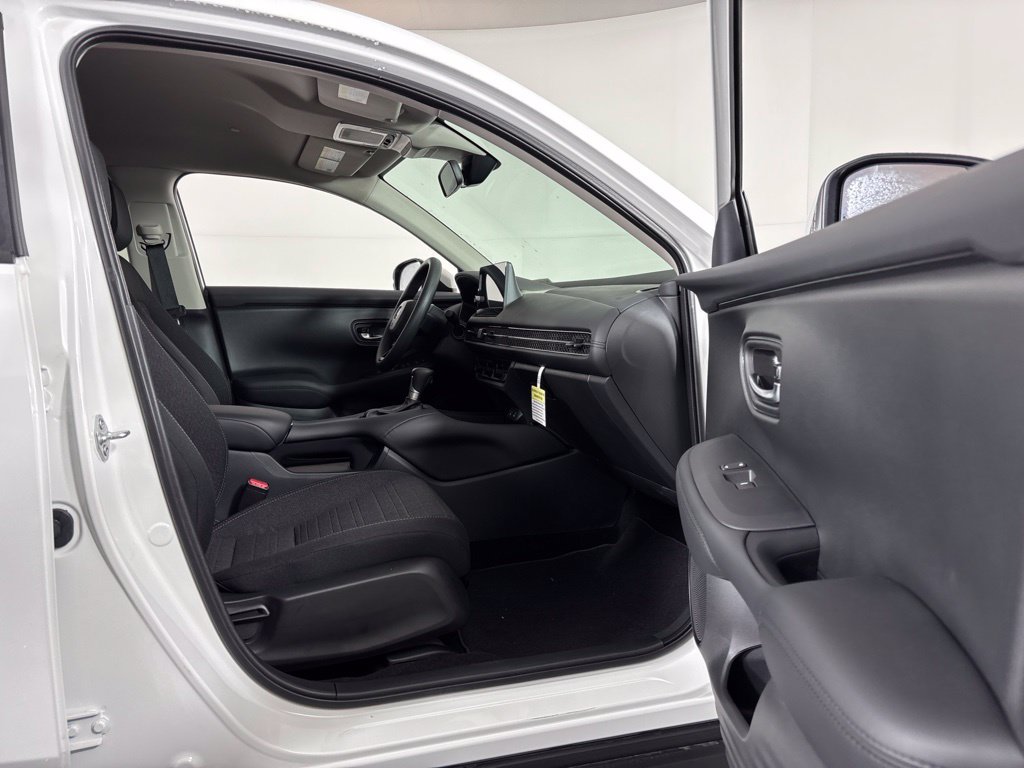 Used 2027 Honda HR-V LX image 12