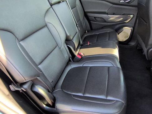 Used 2023 GMC Acadia SLT image 20