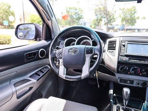 Used 2015 Toyota Tacoma PreRunner w/ TRD Sport Package RWD image 4