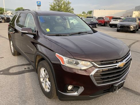 Used 2020 Chevrolet Traverse LT w/ Driver Confidence II Package AWD/4WD image 1