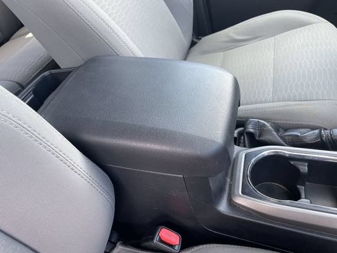 Used 2018 Toyota Tacoma SR5 AWD/4WD image 30
