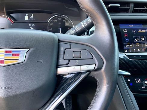 Used 2025 Cadillac XT6 Premium Luxury AWD/4WD image 24