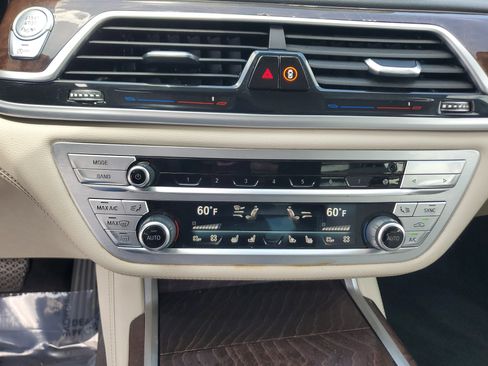 Used 2022 BMW 740i w/ Premium Package RWD image 23