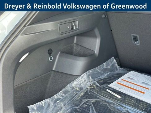 New 2026 Volkswagen Tiguan SE R-Line AWD/4WD image 32