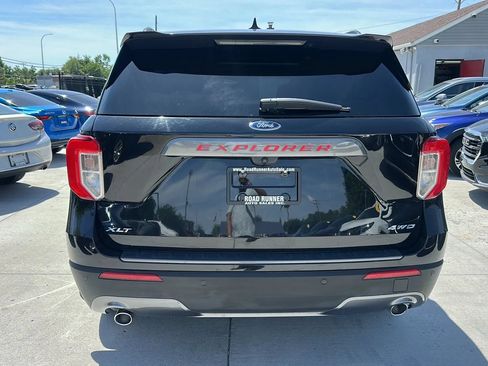 Used 2022 Ford Explorer XLT w/ Equipment Group 202A AWD/4WD image 6