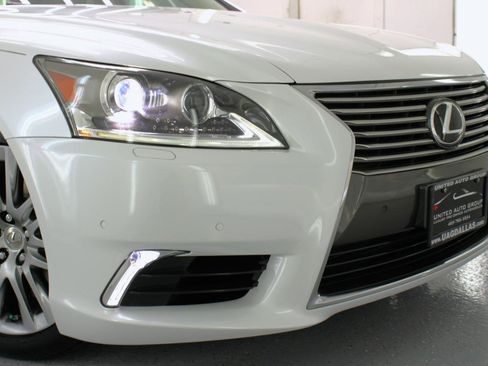 Used 2016 Lexus LS 460 w/ Comfort Package image 22