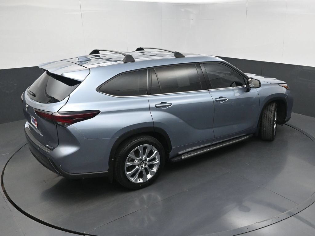 Used 2024 Toyota Highlander Limited FWD image 38