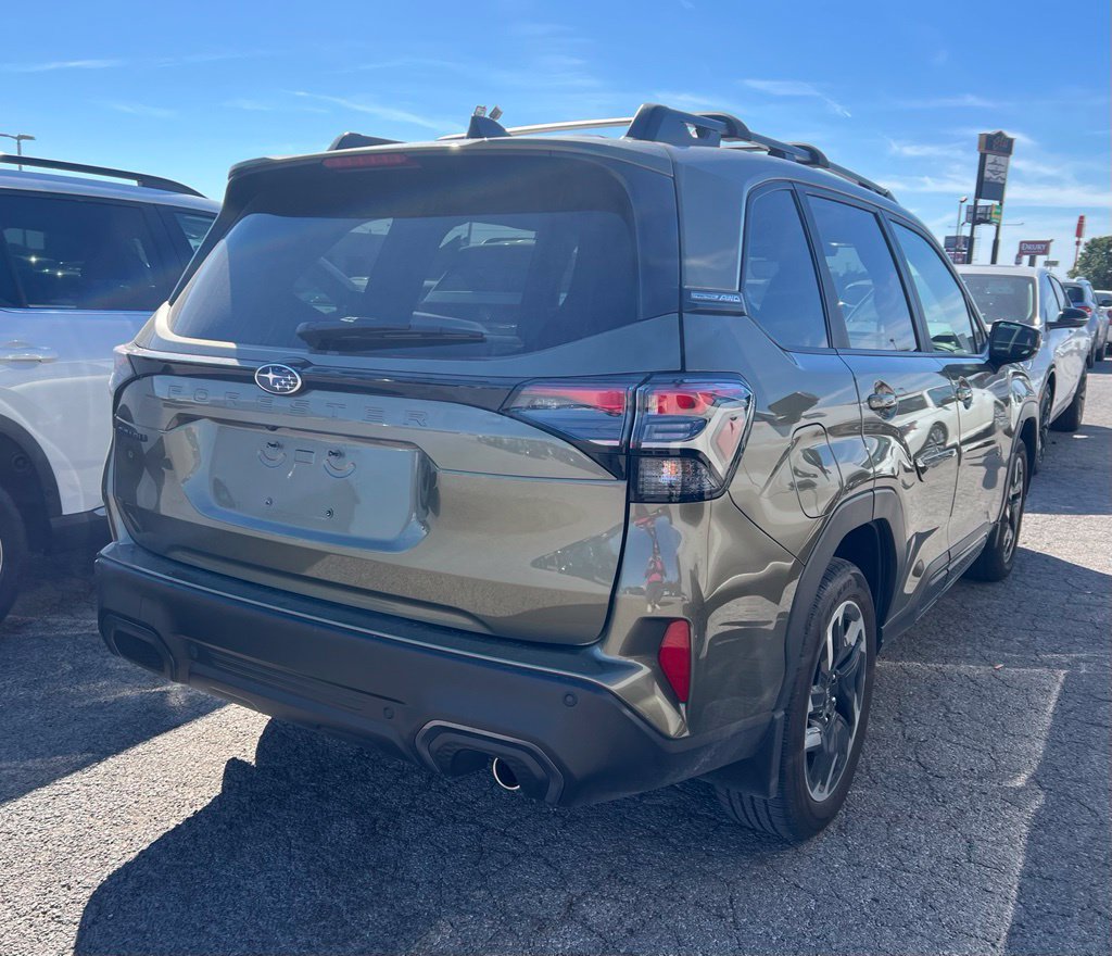 Used 2025 Subaru Forester Limited AWD/4WD image 5