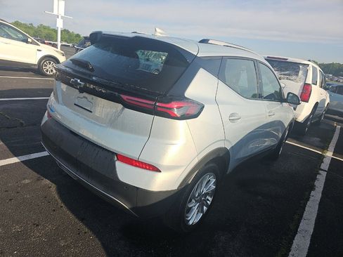 Used 2023 Chevrolet Bolt EUV LT w/ Driver Confidence Package FWD image 4