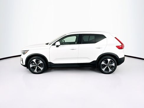 Used 2025 Volvo XC40 B5 Plus AWD/4WD image 4