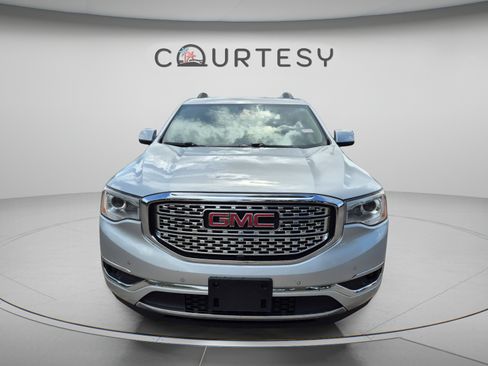 Used 2017 GMC Acadia Denali w/ Technology Package FWD image 8