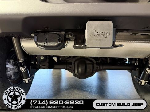 Used 2025 Jeep Wrangler Unlimited Rubicon 4xe w/ Convenience Group AWD/4WD image 13