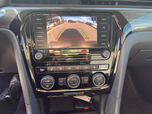 Used 2020 Volkswagen Passat 2.0T R-Line image 18