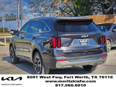Used 2025 Kia Sorento S AWD/4WD image 3