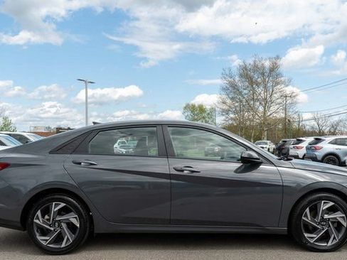 Used 2025 Hyundai Elantra Sport FWD image 5