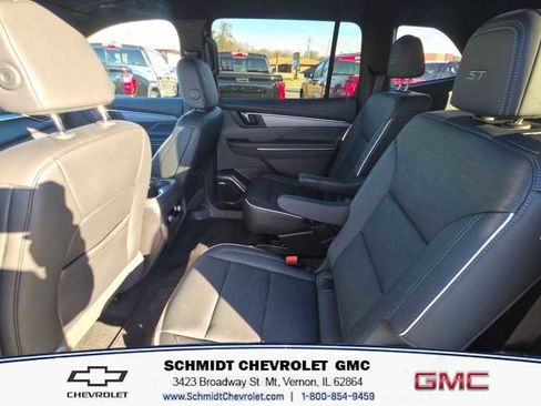 Used 2025 Buick Enclave Sport Touring image 12