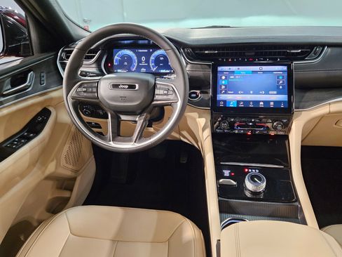 Used 2025 Jeep Grand Cherokee Limited AWD/4WD image 9