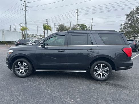 Used 2022 Ford Expedition XLT image 4