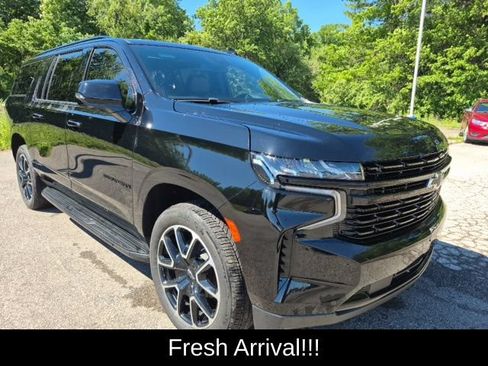Used 2024 Chevrolet Suburban RST w/ Luxury Package AWD/4WD image 5